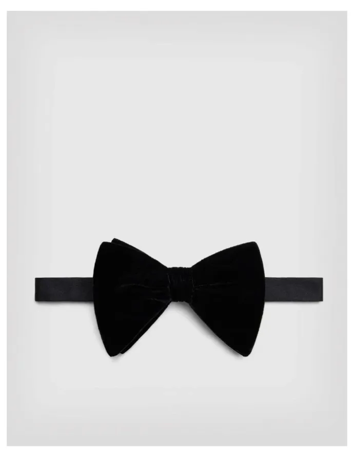 Politix Large Black Velvet Bow Tie in Black