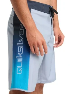 Quiksilver Surfsilk Holmes 20 Broadshort in Silver