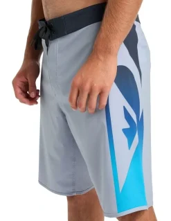 Quiksilver Surfsilk Holmes 20 Broadshort in Silver