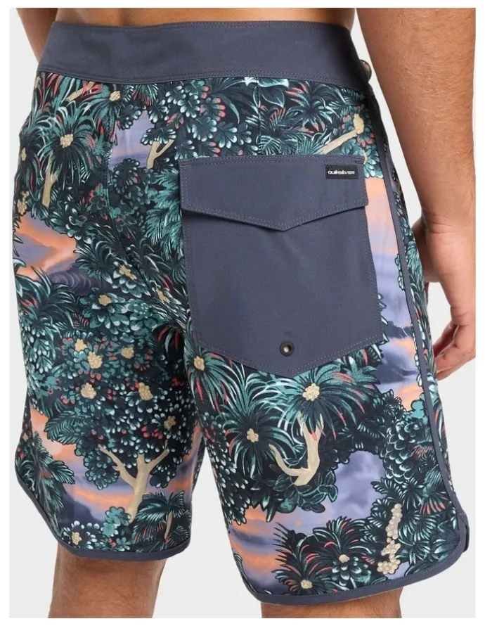 Quiksilver Surfsilk Scallop 18 Board Shorts in Black