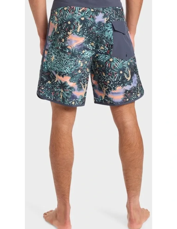 Quiksilver Surfsilk Scallop 18 Board Shorts in Black