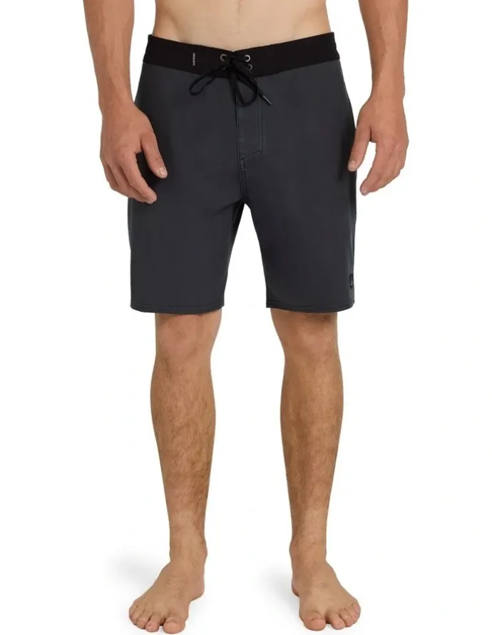 Quiksilver Surfsilk Street Trunk 18 Boardshorts In Black
