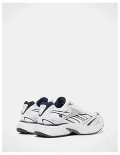 Reebok Belwave Sneakers in White