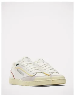Reebok Club C Bulc Sneakers in Chalk