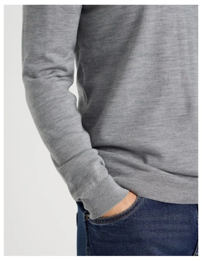 Regatta 100% Merino Wool V-Neck Knit in Grey