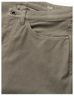Rodd & Gunn Motion Regular2 Straight Leg Jean in Pebble