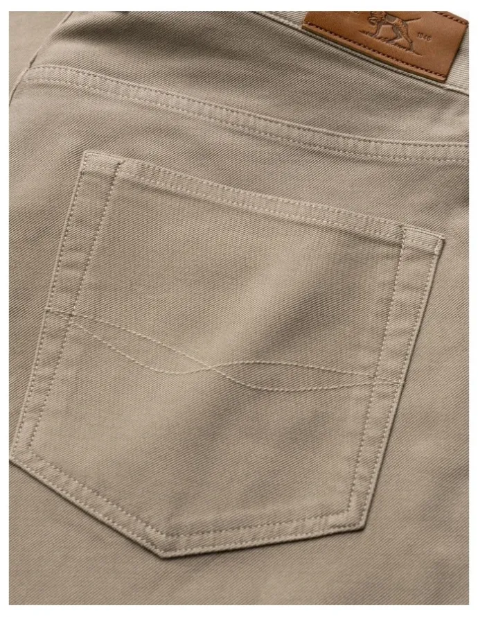 Rodd & Gunn Motion 2 Straight Jean Long Leg in Sable