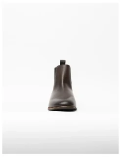 Rodd & Gunn O'Neill Chelsea Boots in Rust