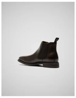 Rodd & Gunn Russlands Chelsea Boot in Chocolate
