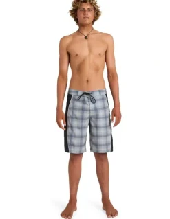 RVCA Rewind Trunk 21 Boardshorts in Balsam Green