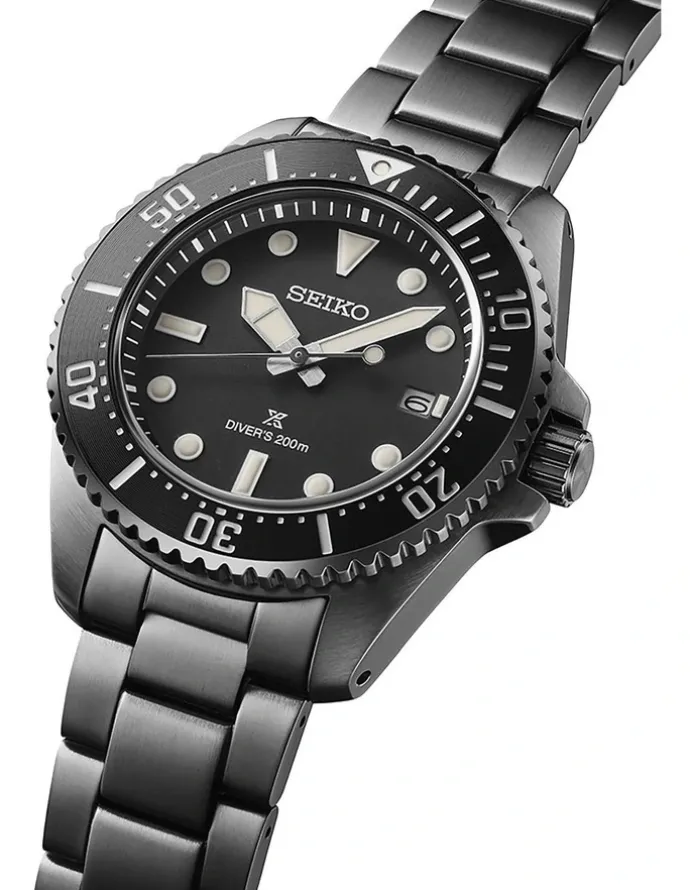 Seiko SNE599P Prospex Solar Diver Watch 200M in Black