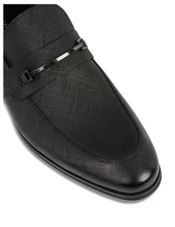 yd. Riccardo Textured Leather Loafer in Black
