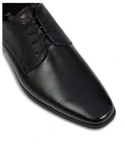 yd. Richie Textured Shoe in Black