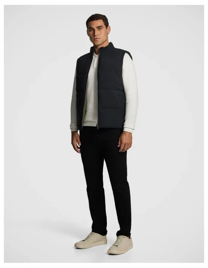 yd. Finn Reversible Vest in Black