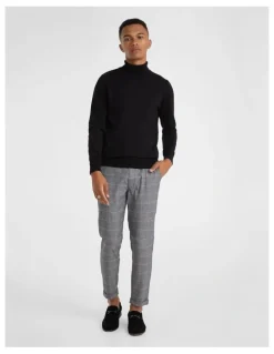 yd. Gillespie Roll Neck in Black