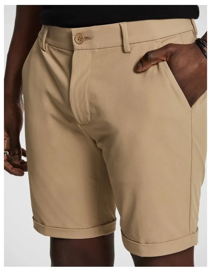 yd. Performance Stretch Short in Natural