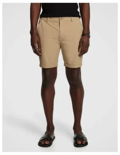 yd. Performance Stretch Short in Natural